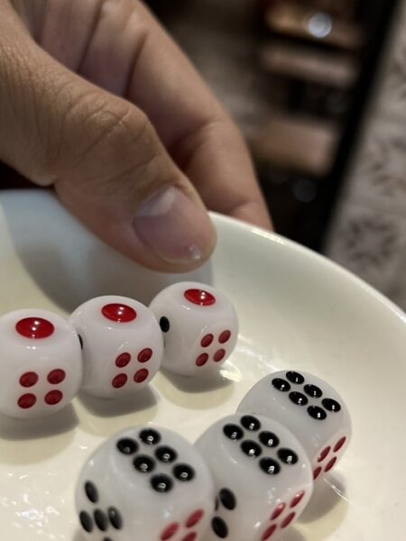 Cách Lắc Xí Ngầu Theo Ý Muốn: Bí Kíp Từ Cao Thủ