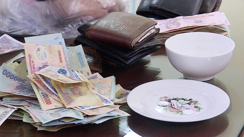 Xóc Đĩa Là Gì? Tìm Hiểu Chi Tiết Trò Chơi Dân Gian Hấp Dẫn image-1731638196444